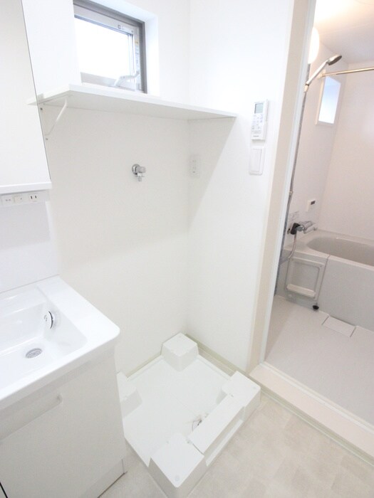 物件内観写真11　(洗濯機置場)