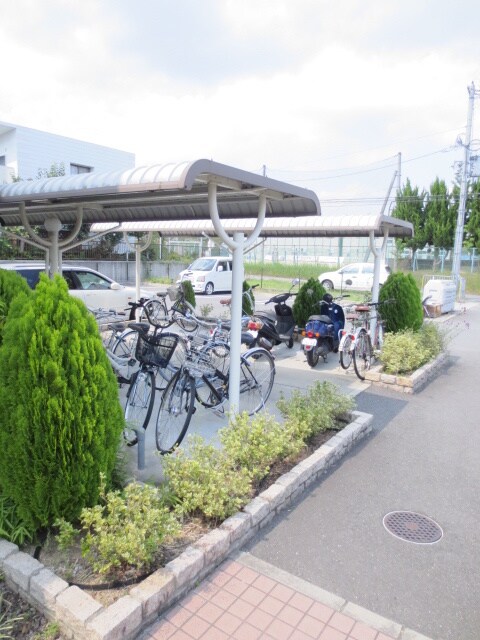 物件外観写真2　(駐輪場)