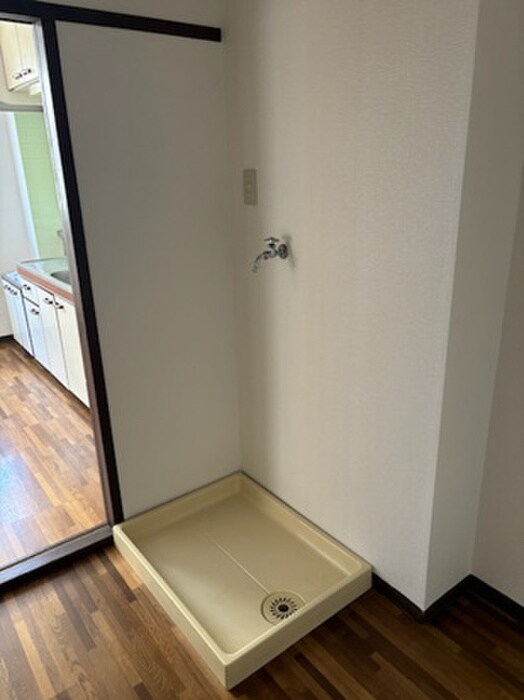 物件内観写真10　(洗濯機置場)