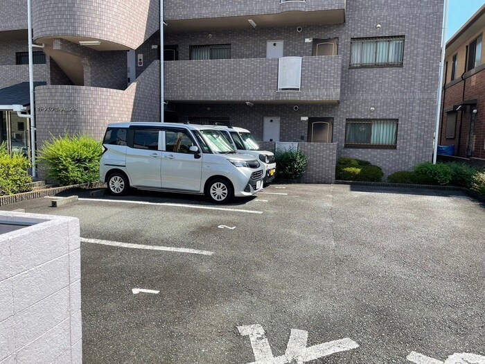 物件外観写真5　(駐車場)