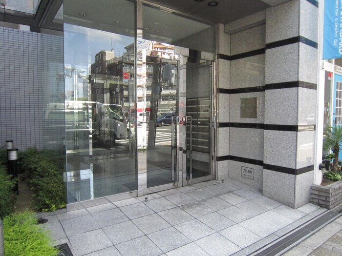 物件外観写真4　(エントランス部分)