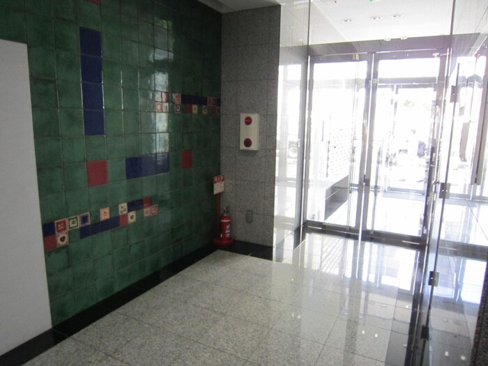 物件外観写真5　(エントランス部分)