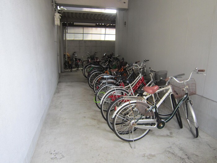物件外観写真6　(駐輪場)