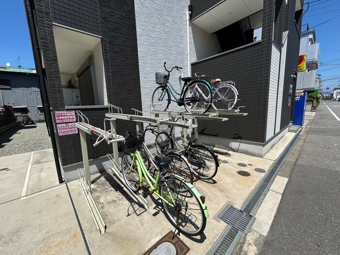 物件外観写真3　(駐輪場)