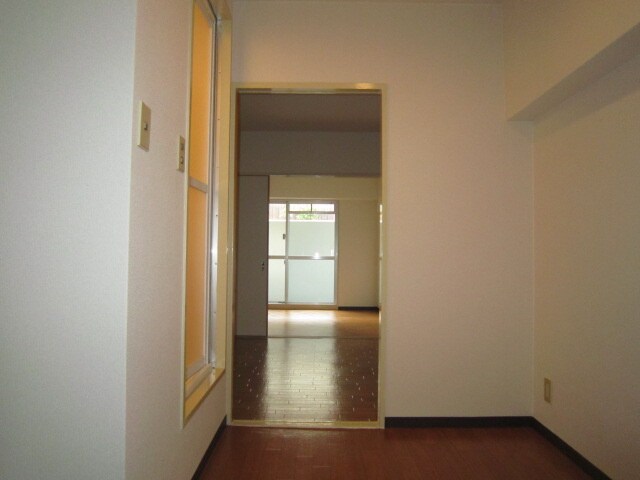 物件内観写真4　(廊下)