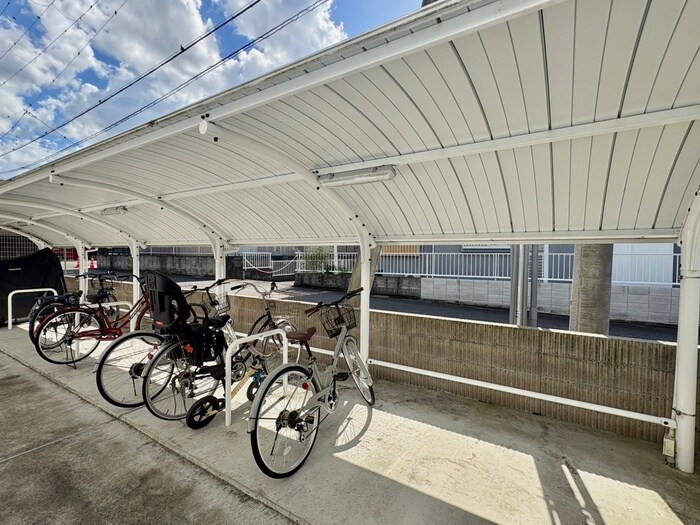 ホワイトレーク大将軍の駐輪場