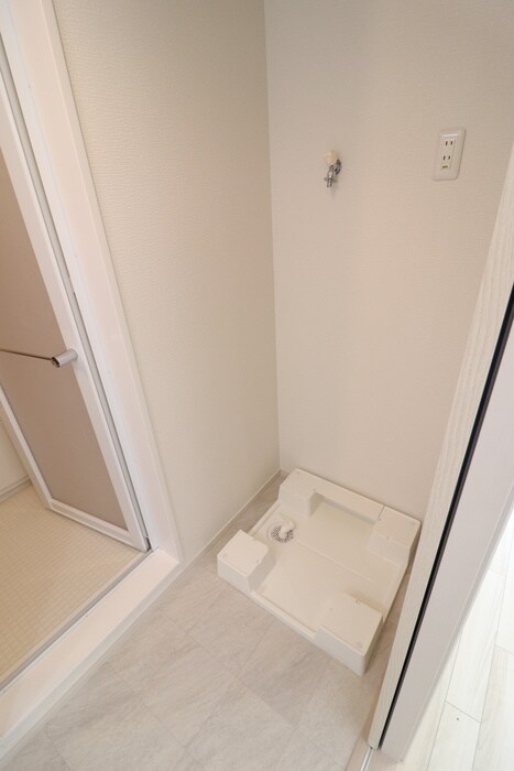 物件内観写真14　(洗濯機置場)