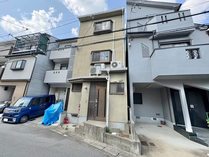 太秦木ノ下町貸家の物件外観写真