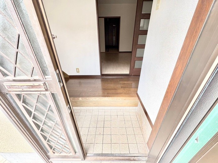 物件内観写真13　(玄関)