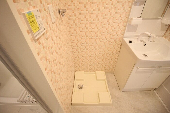 物件内観写真16　(洗濯機置場)