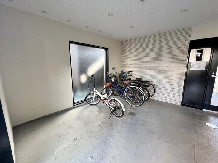 物件外観写真3　(駐輪場)