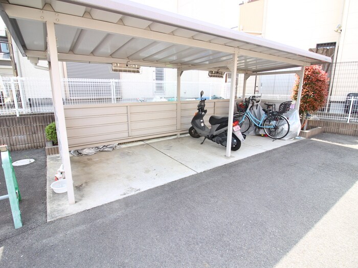 物件外観写真4　(駐輪場)