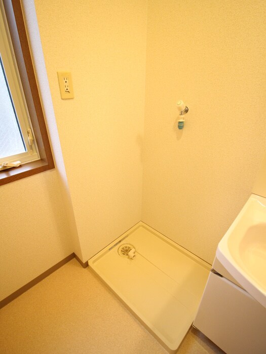 物件内観写真13　(洗濯機置場)