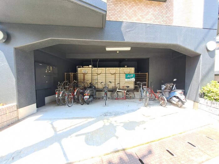 物件外観写真4　(駐輪場)