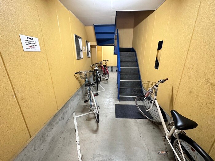 物件外観写真4　(駐輪場)