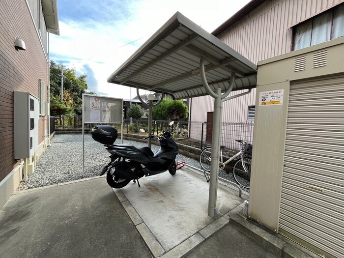 物件外観写真2　(駐輪場)