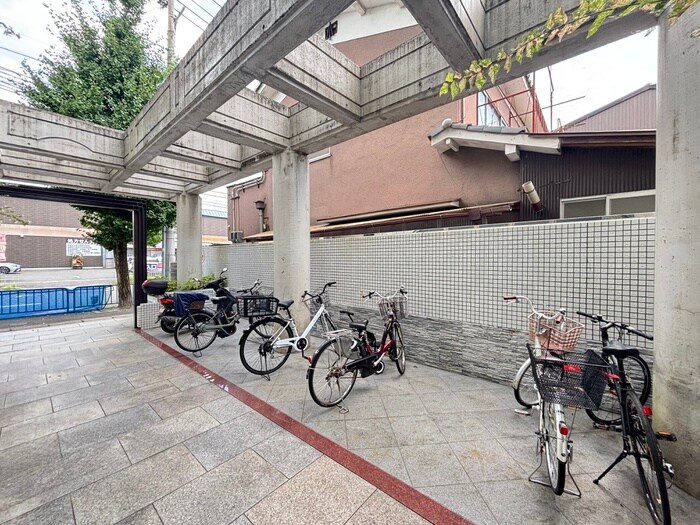 物件外観写真3　(駐輪場)