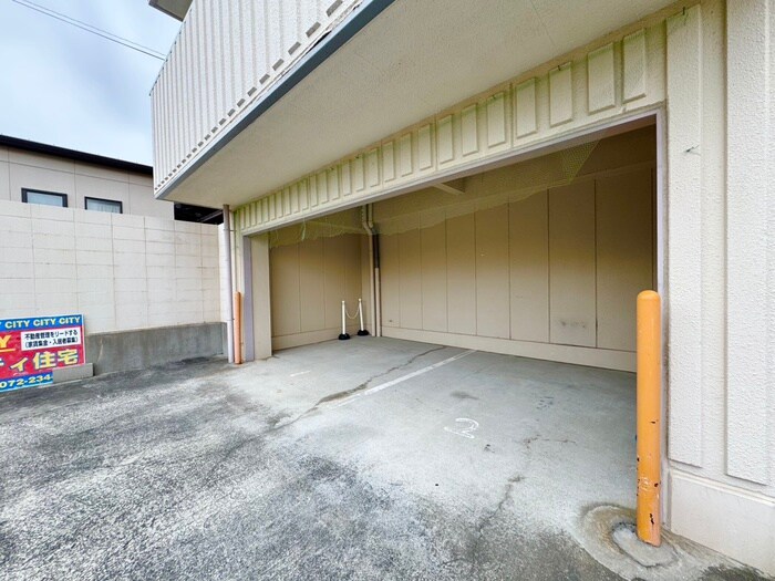 物件外観写真3　(駐車場)