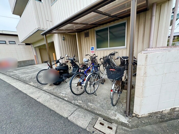 物件外観写真4　(駐輪場)