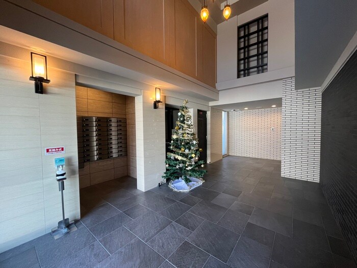 物件外観写真4　(エントランス部分)