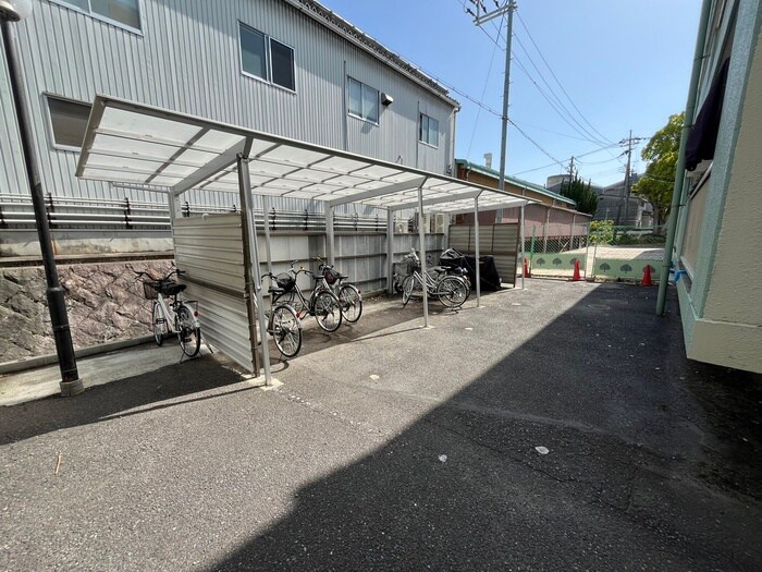 物件外観写真6　(駐輪場)