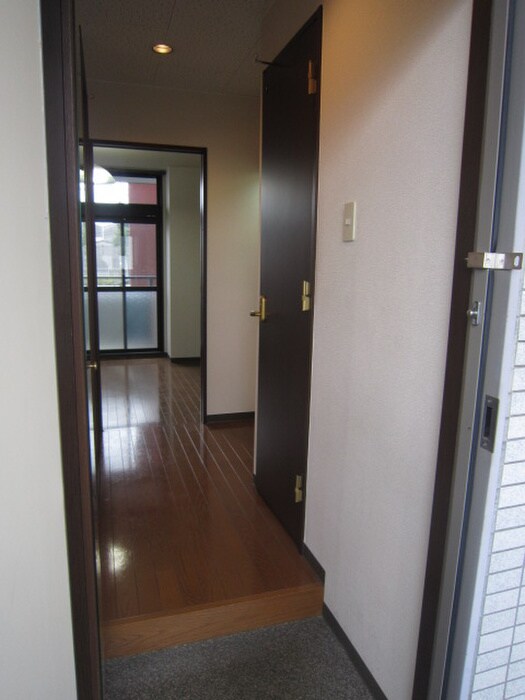 物件内観写真18　(玄関)