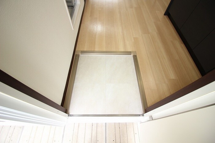 物件内観写真16　(玄関)