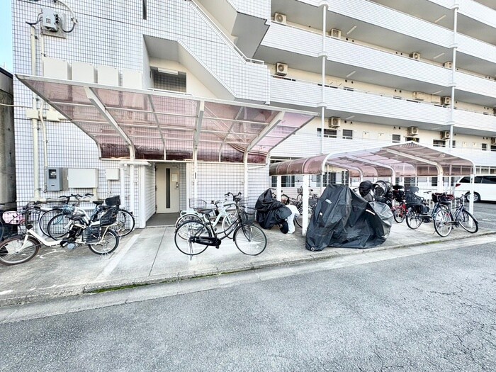 物件外観写真3　(駐輪場)