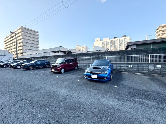 物件外観写真4　(駐車場)