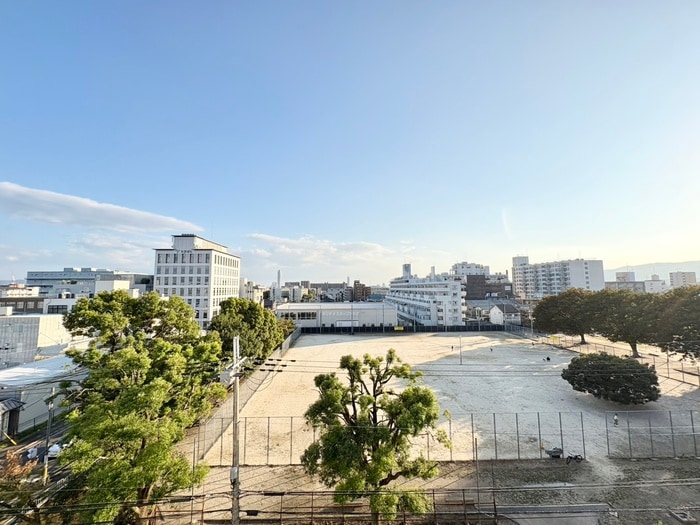 物件内観写真22　(室内からの展望)