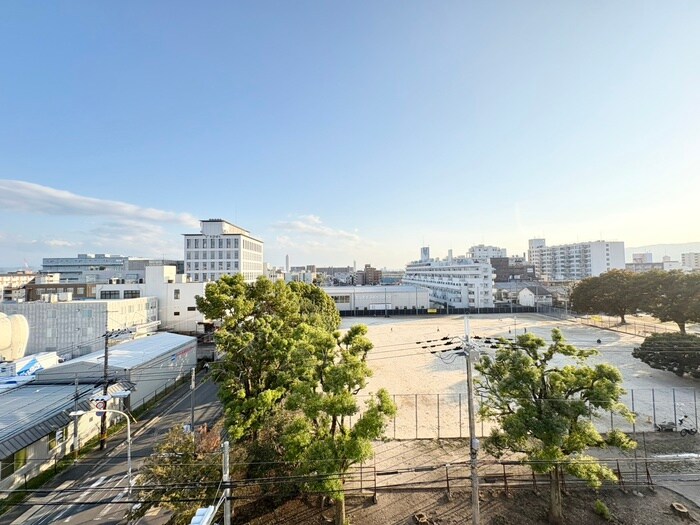 物件内観写真22　(室内からの展望)