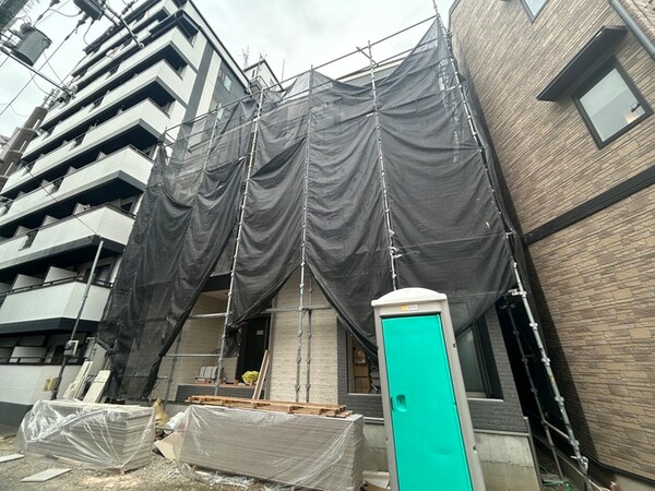 建築中