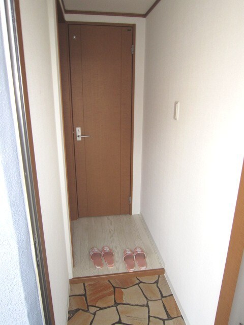 物件内観写真7　(玄関)