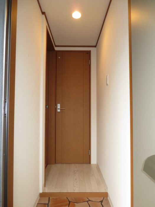 物件内観写真7　(玄関)