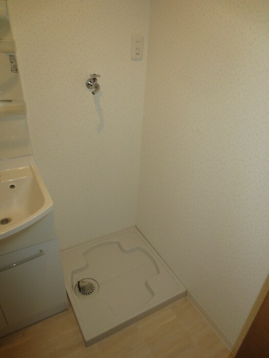 物件内観写真12　(洗濯機置場)