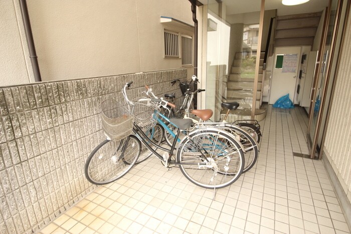 物件外観写真6　(駐輪場)