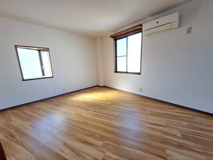 物件内観写真16　(室内からの展望)