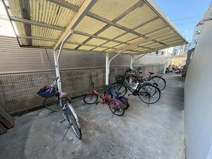 物件外観写真3　(駐輪場)
