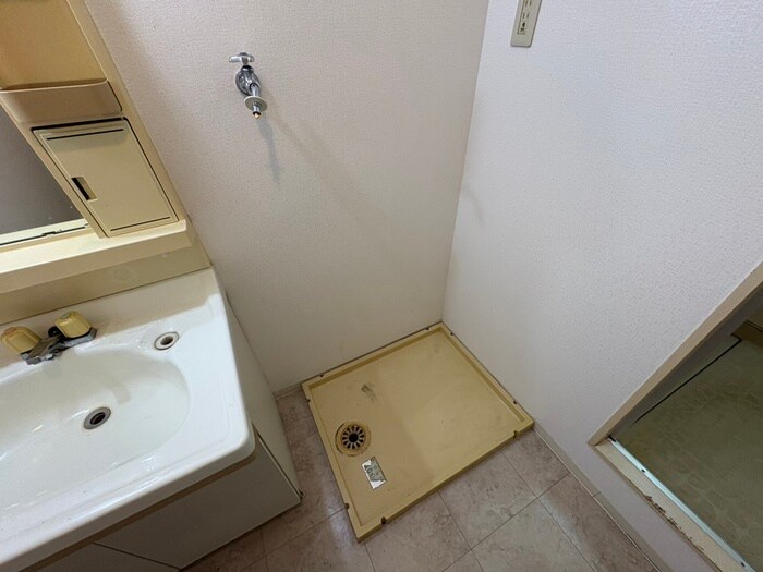 物件内観写真16　(洗濯機置場)