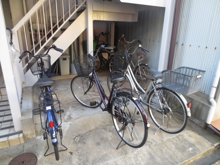 物件外観写真3　(駐輪場)