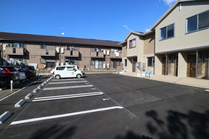 物件外観写真2　(駐車場)