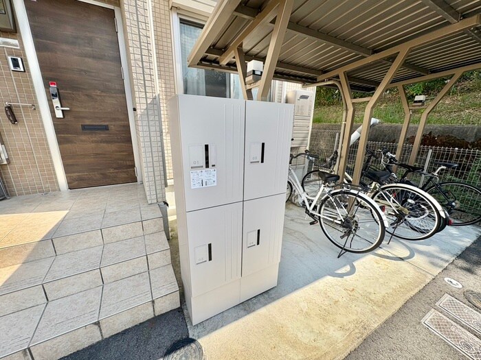 物件外観写真4　(エントランス部分)