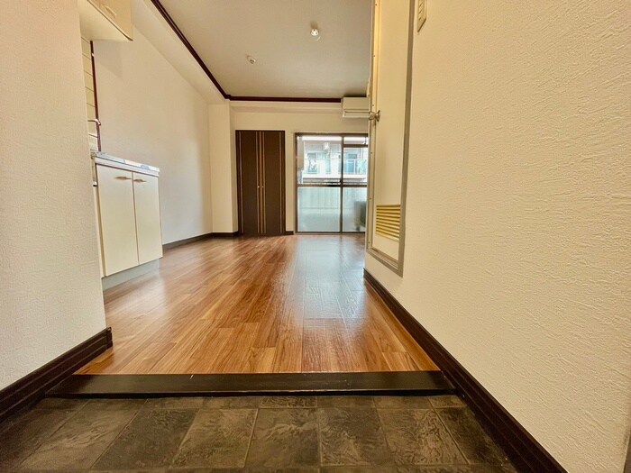 物件内観写真7　(玄関)