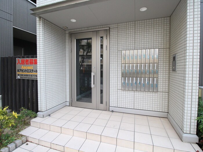 物件外観写真3　(エントランス部分)