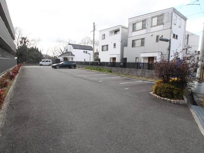 物件外観写真4　(駐車場)