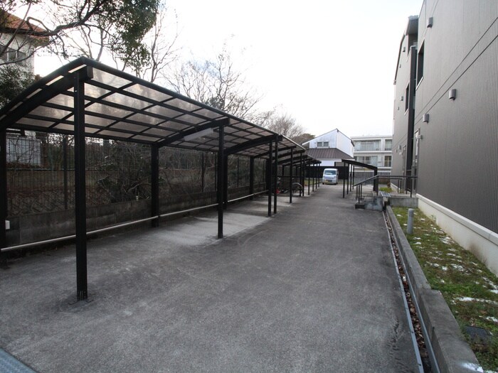 物件外観写真5　(駐輪場)