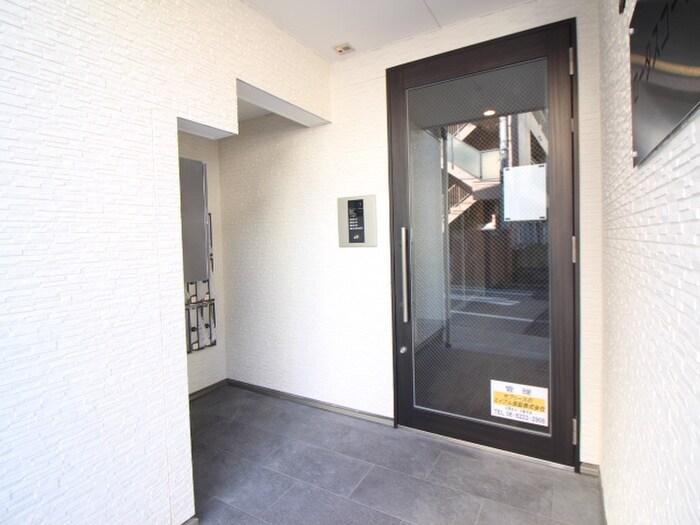 物件外観写真4　(エントランス部分)
