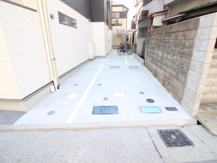 物件外観写真6　(駐車場)