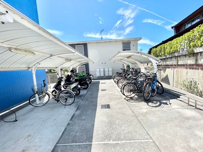 物件外観写真3　(駐輪場)