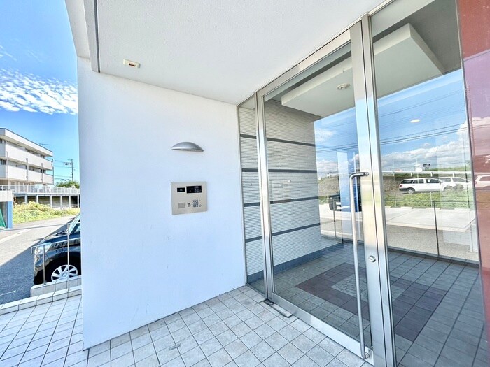 物件外観写真4　(エントランス部分)